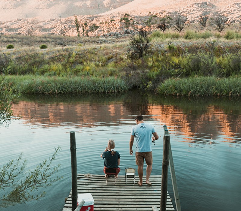 Naturehike cestovní stolička s opěradlem 422g - černá 